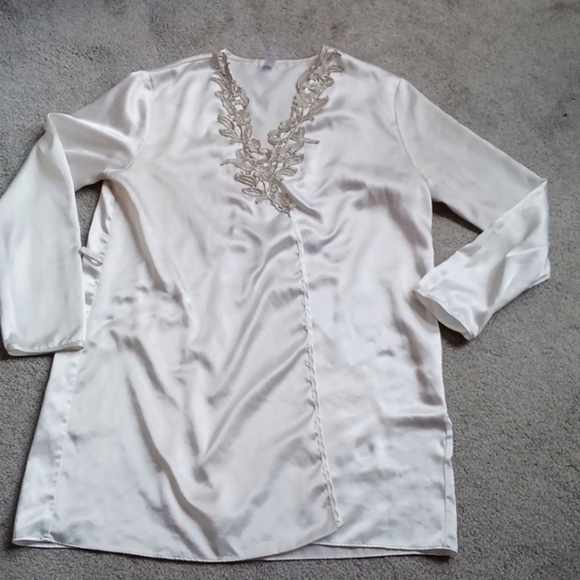 Flora by Flora Nikroo Satin and Lace Robe - Picture 1 of 8